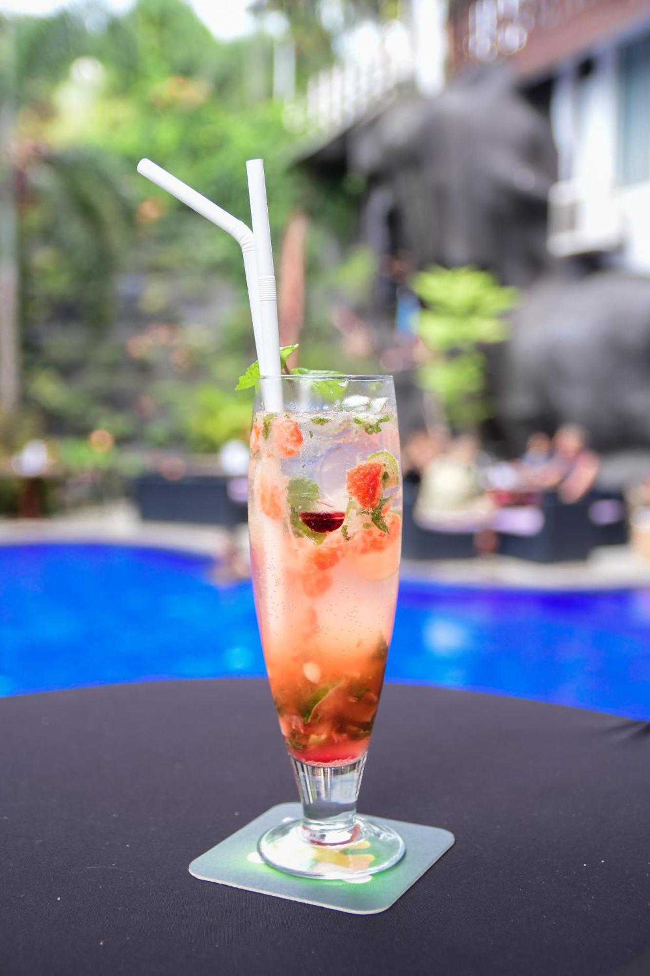 Hotel Sunray Канди Екстериор снимка