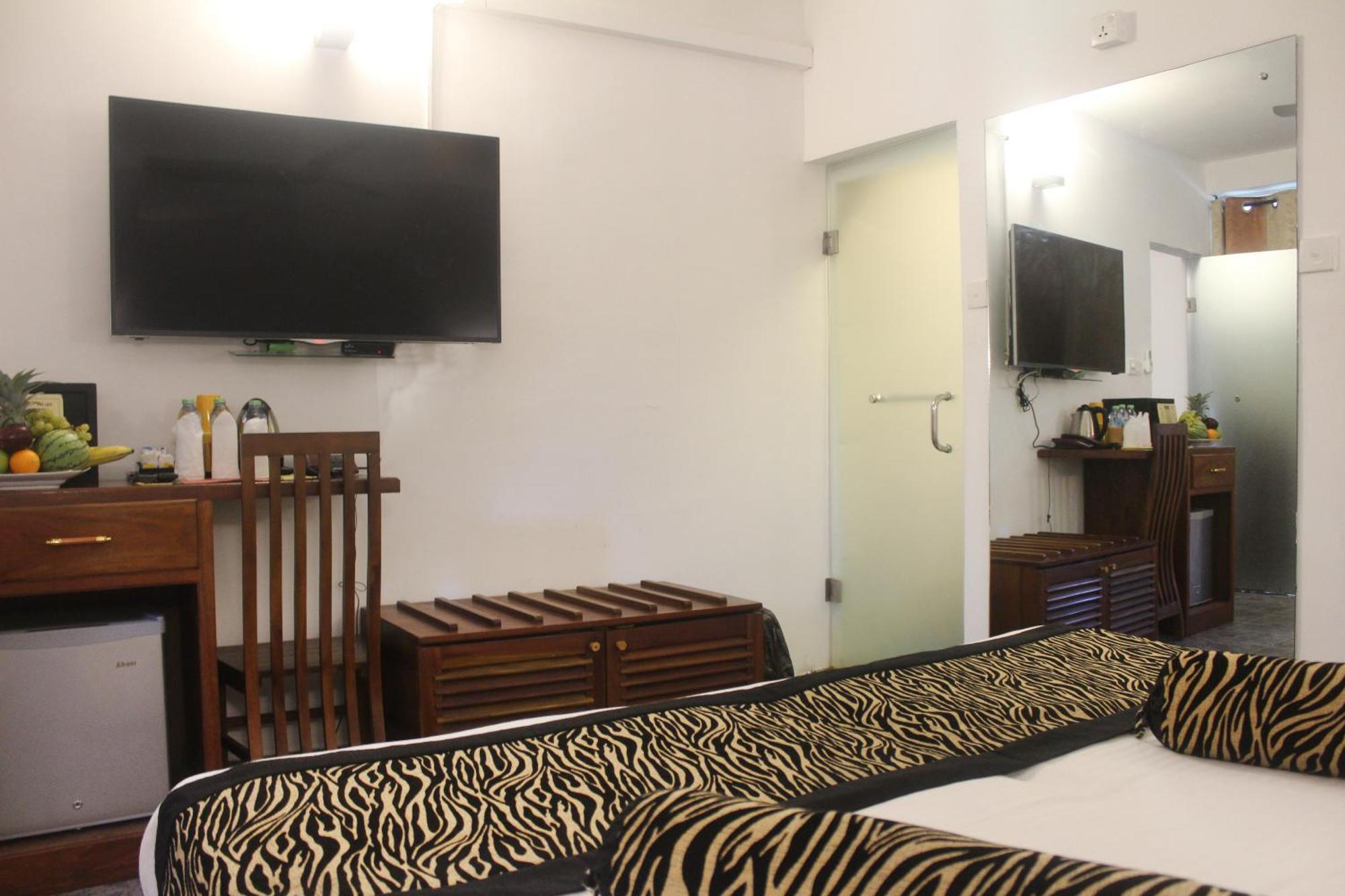 Hotel Sunray Канди Екстериор снимка