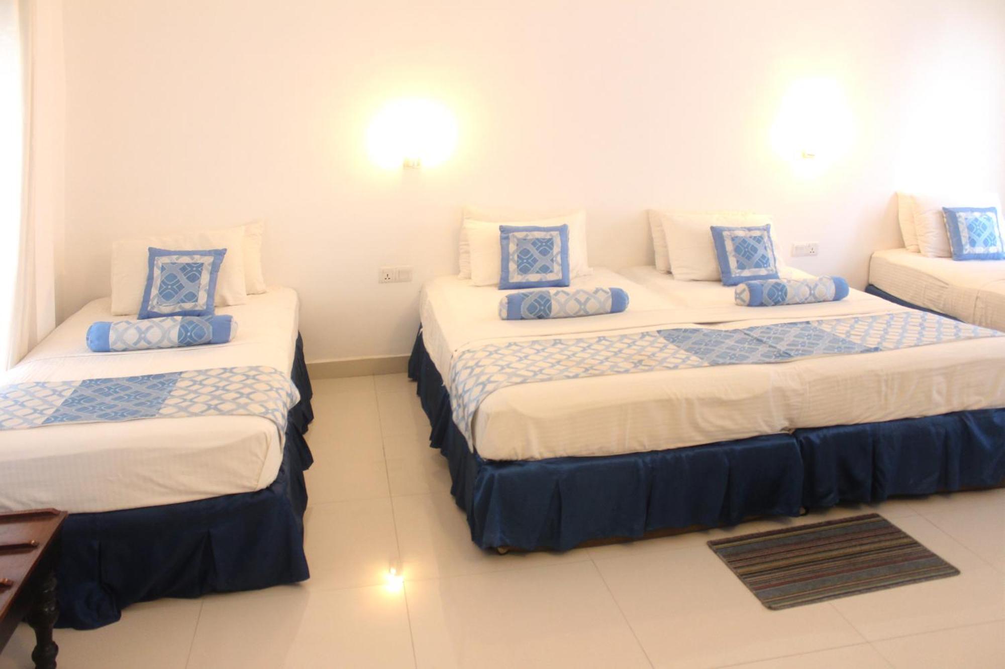 Hotel Sunray Канди Екстериор снимка