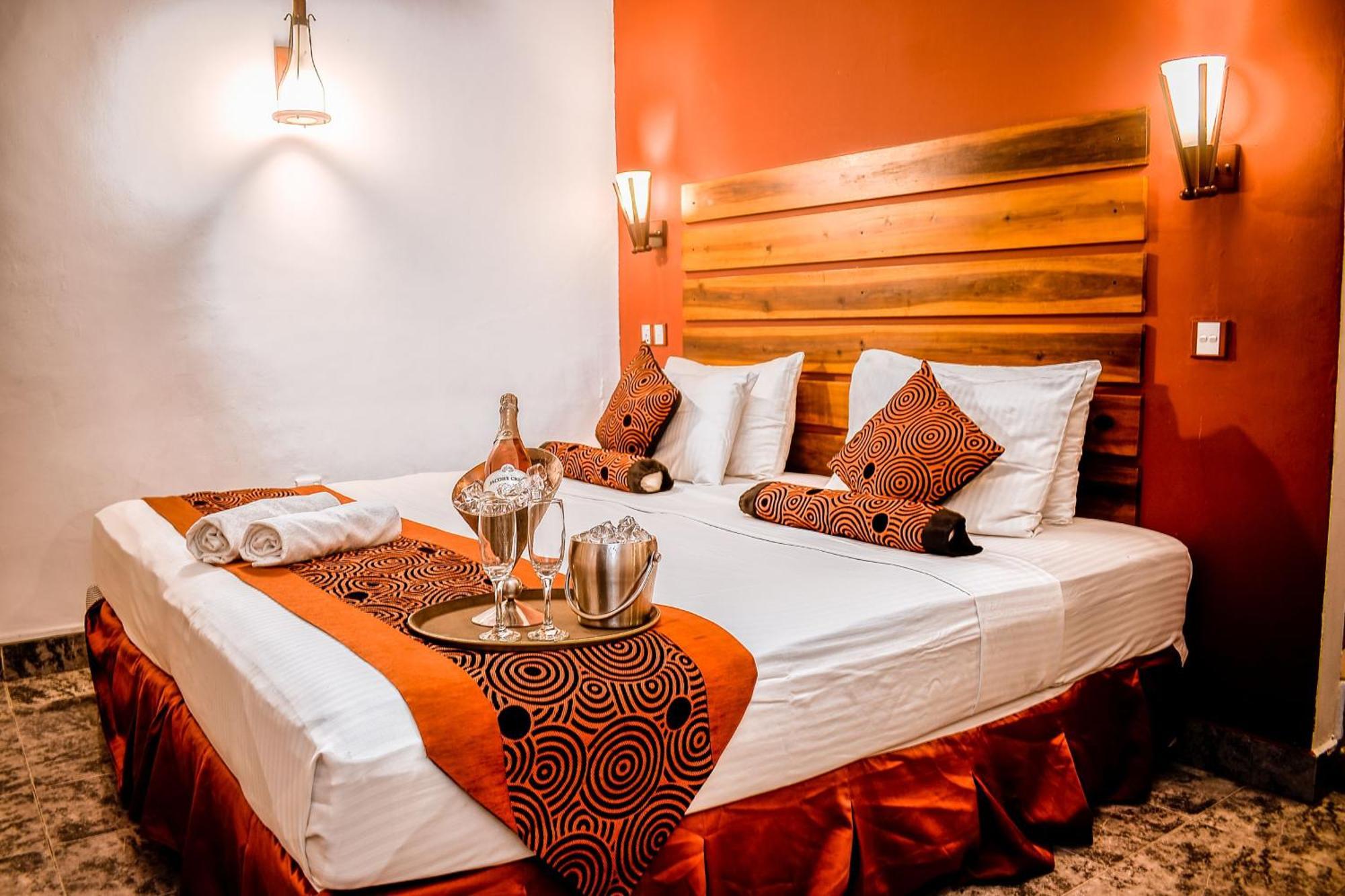 Hotel Sunray Канди Екстериор снимка