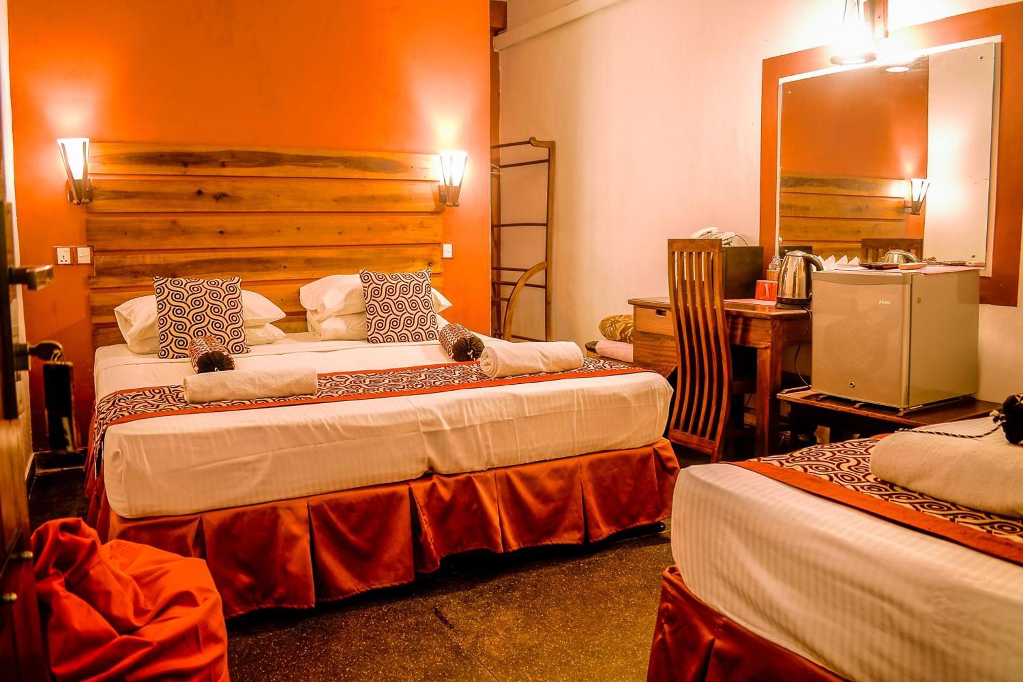 Hotel Sunray Канди Екстериор снимка