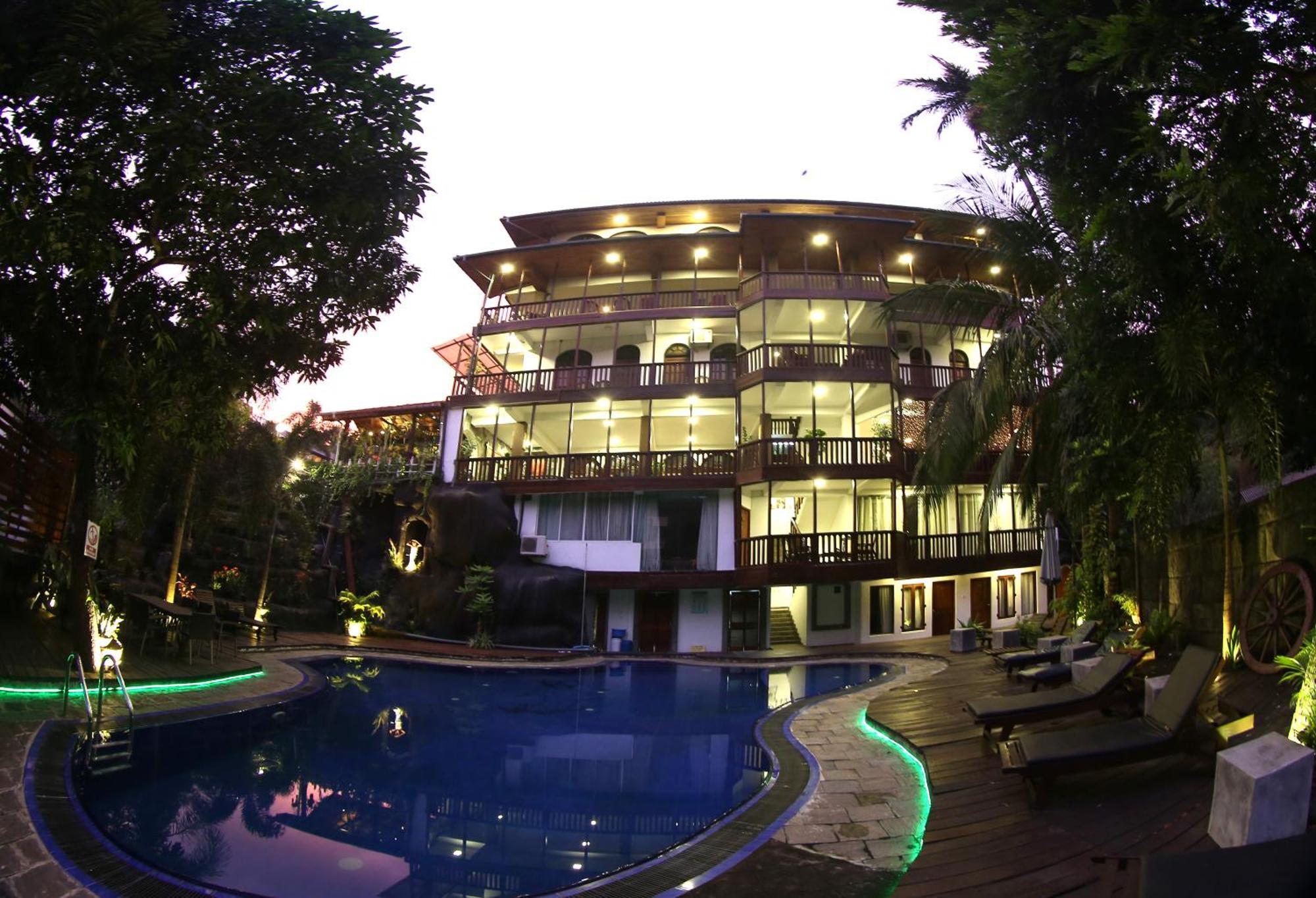 Hotel Sunray Канди Екстериор снимка