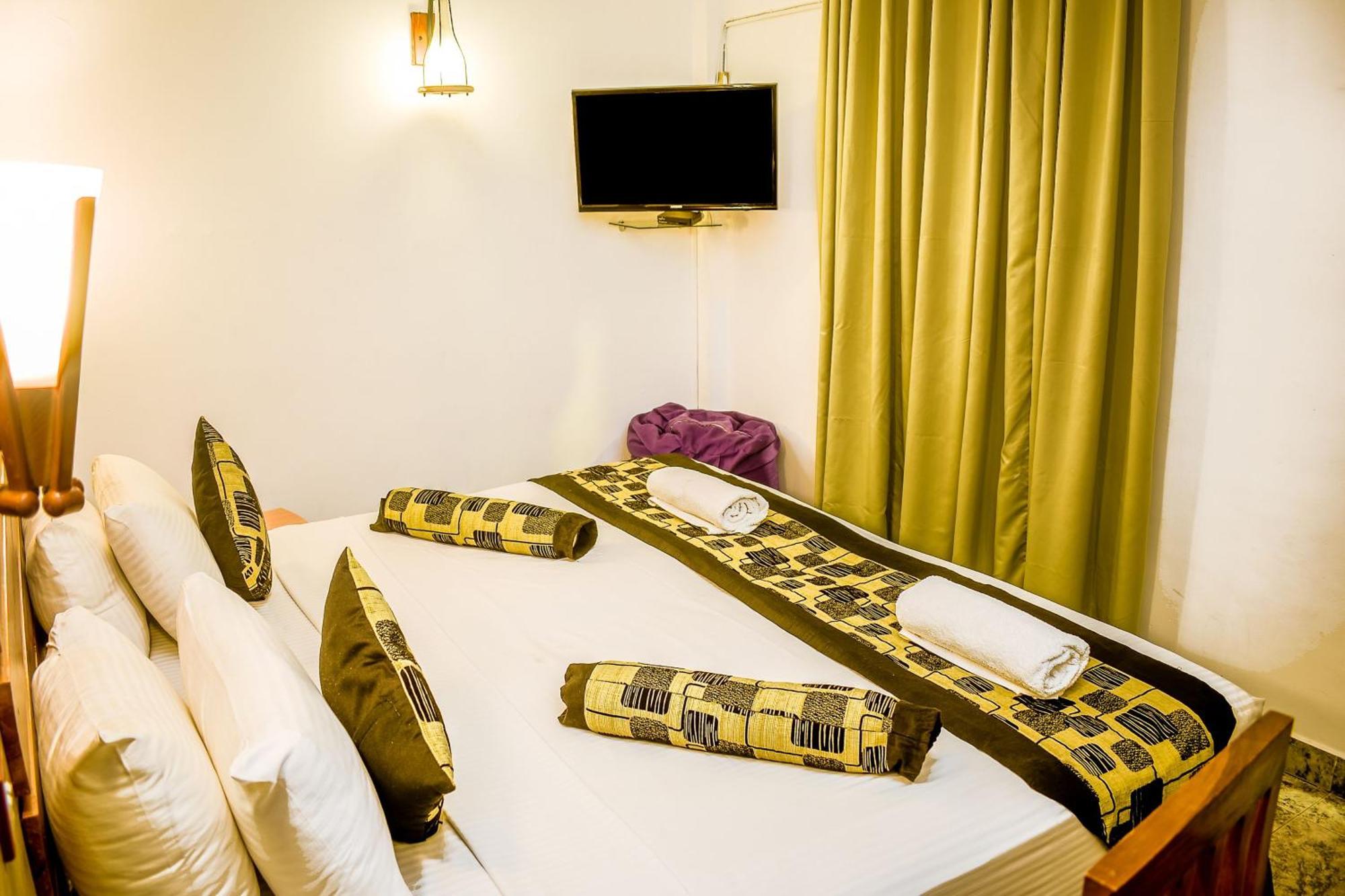 Hotel Sunray Канди Екстериор снимка